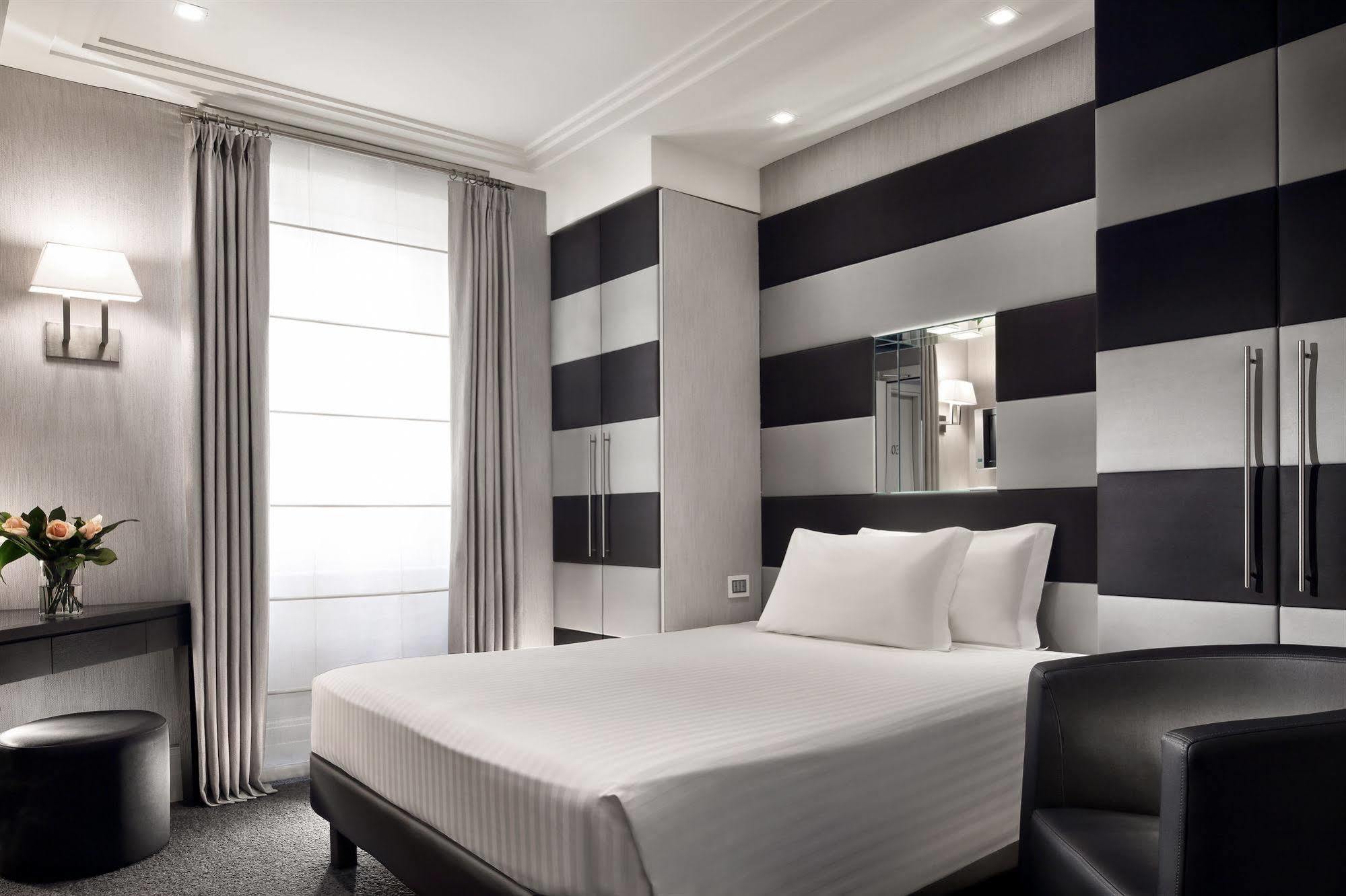 Hotel Mancino 12 Rome Bagian luar foto